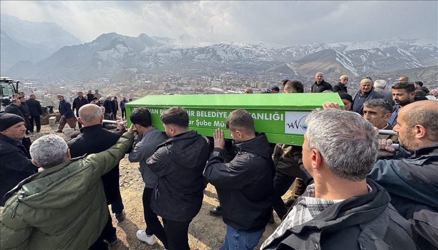 Termên 3 kesên li Wanê otomobîla wan totî bendavê bû hatin definkirin