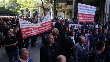 Greqi, fermerët përleshen me policinë mes protestave për vonesat në pagesa