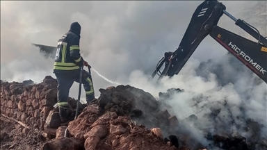 Li Erziromê di şewata ku li kadîn û tewlêyekê derket da 21 heywan telef bûn