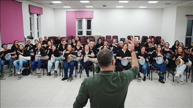 Günlük hayatın stresini darbuka çalarak atıyorlar