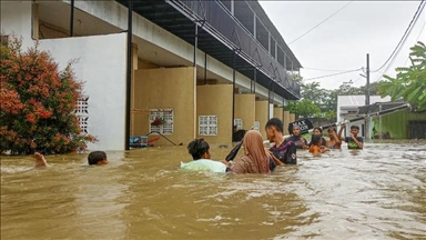 Число жертв последствий наводнений и схода оползней в Индонезии достигло 442 