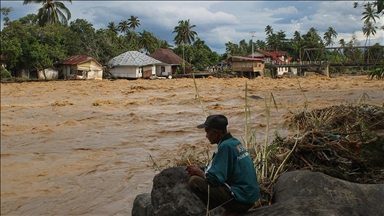 Indonesia issues forecast for possible rain after floods in Sumatra leave 442 dead, 402 missing