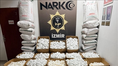 لە ئۆپەراسیۆنێکدا لە ئیزمیر دەستگیرا بەسەر دوو ملیۆن و ٣٠٩ هەزار و ٧٧٤ حەبی هۆشبەردا