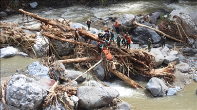 Indonezia parashikon reshje të mundshme shiu pas përmbytjeve në Sumatra që shkaktuan qindra të vdekur
