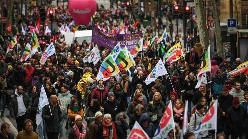 Masovni protesti u Parizu protiv budžeta za 2026.