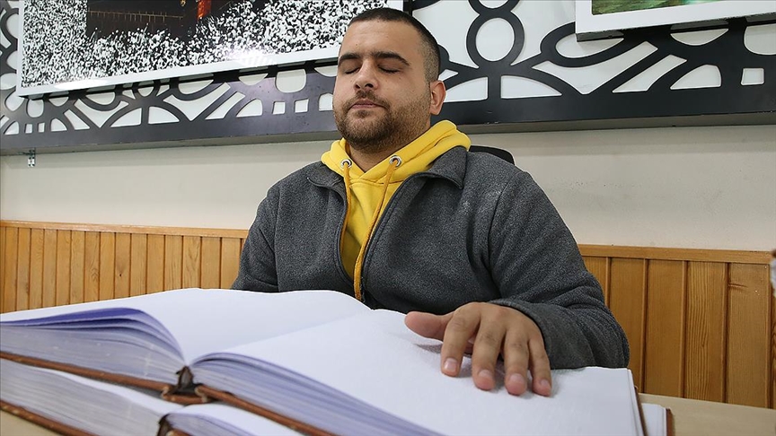 Hatay'da görme engelli hafız öğrencileri Kur'an-ı Kerim ile tanıştırıyor 