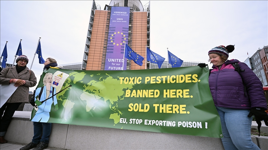 Протести во Брисел пред Европската комисија поради извозот на забранети пестициди