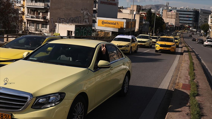 Yunanistan'da taksiciler 48 saatlik grev ve eylem yaptı