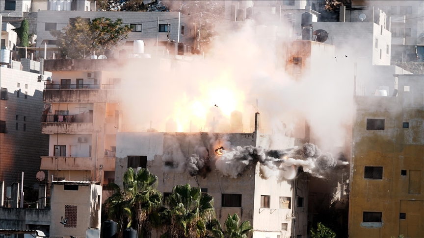 الجيش الإسرائيلي يفجر شقة أسير فلسطيني بعد اقتحام نابلس 