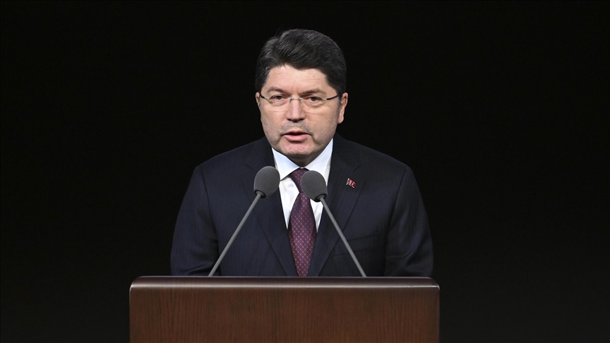 Bakan Tunç: Hakim ve savcılarımızı hedef gösteren hiçbir girişim 'ifade özgürlüğü' perdesiyle haklı gösterilemez