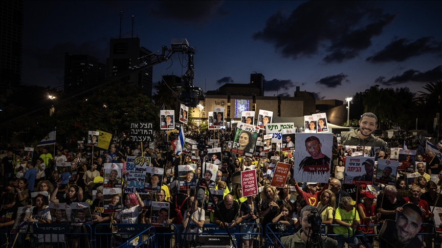 إسرائيليون يتظاهرون أمام منزل نتنياهو للمطالبة برفض العفو عنه