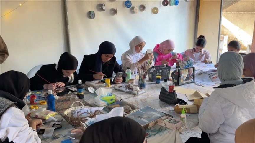 "أصوات الغد".. فتيات بغزة يحيين مواهب دفنتها الحرب (تقرير)