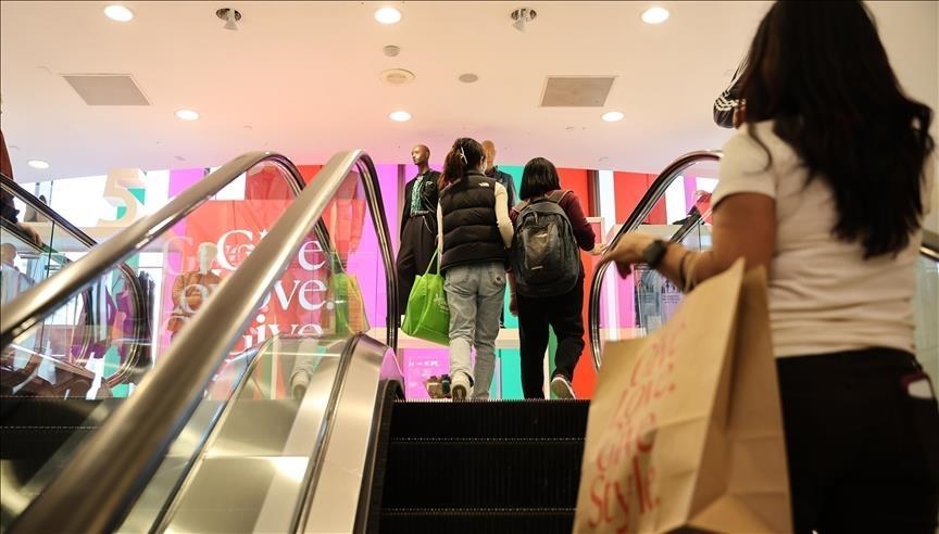 US consumers spent more than $44B online in 5 days of holiday season