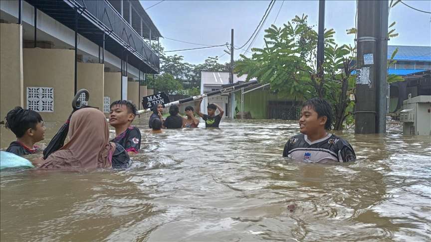 Indonésie : Le bilan des inondations et des glissements de terrain s'alourdit à 604 morts