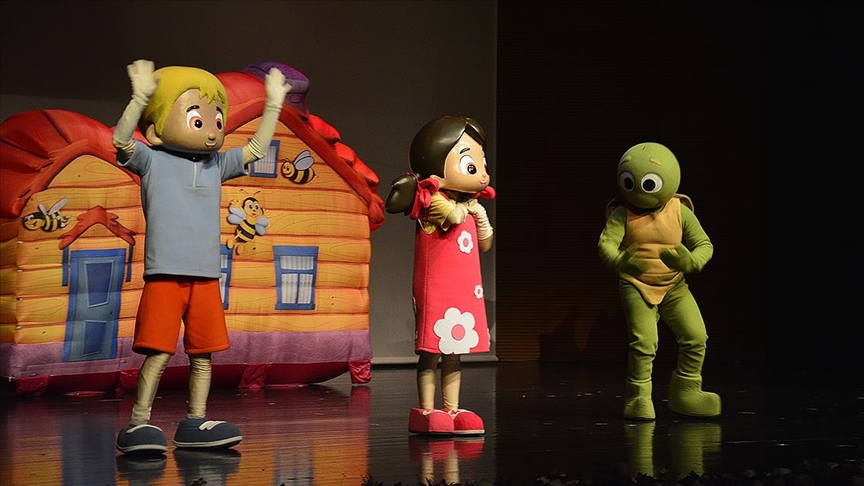 Niloya'nın 200 içeriği işaret diline çevrildi