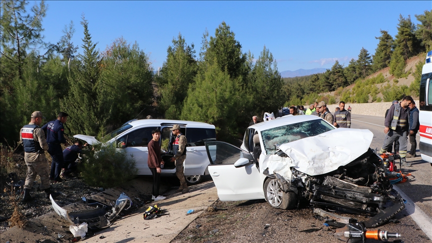 Li Kilîsê wesayîteke bazirganiyê ya sivik û wesayîtek li hev qelibîn: 6 birîndar