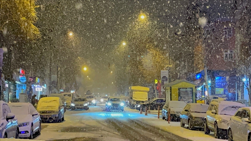 Li navenda bajêr a Erdexanê berfa ewil a demsalê ket