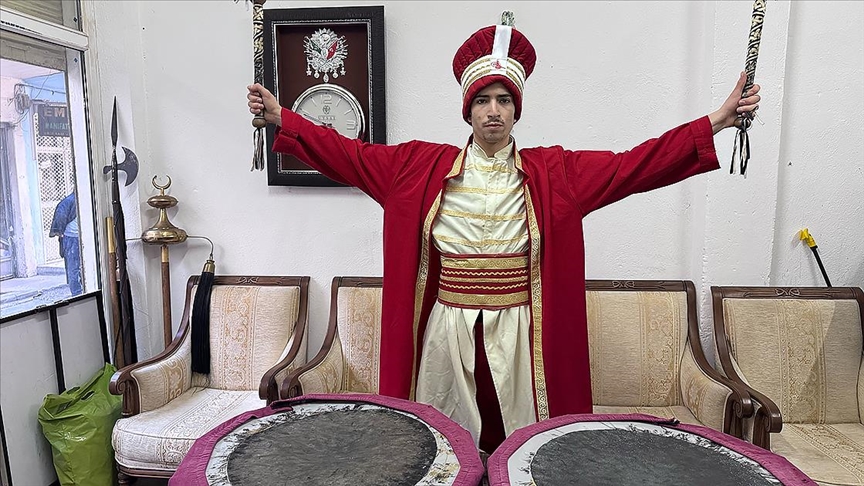 Genç Mehmet, sosyal medyada viral olan mehter performansını dizi setine taşıdı