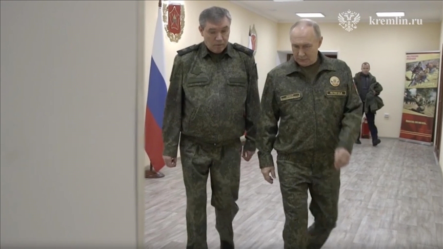 Putin visita la zona de combate en Ucrania