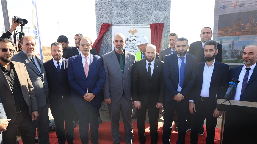 "الأضخم منذ سنوات".. تدشين محطة كهرباء في دير الزور السورية