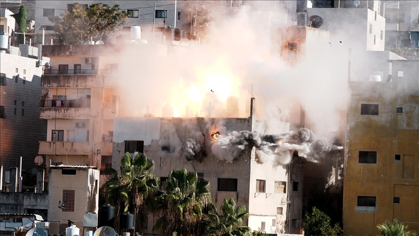 İsrail ordusu Nablus'a baskın düzenleyerek bölgeye askeri takviye gönderdi