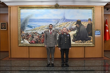 قائد القوات البرية التركي يلتقي نظيره القطري في أنقرة