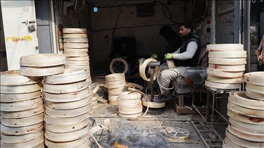 Iraklı ahşap torna ustası, Bağdat'ın kadim semtinde 3 kuşaktır mesleğini sürdürüyor