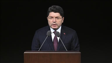 Bakan Tunç: Hakim ve savcılarımızı hedef gösteren hiçbir girişim 'ifade özgürlüğü' perdesiyle haklı gösterilemez