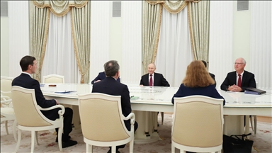 Vladimir Poutine entame une rencontre avec les envoyés américains Witkoff et Kushner sur le dossier ukrainien 