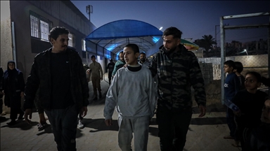 إسرائيل تفرج عن 5 أسرى من غزة وسط شهادات عن تعذيب