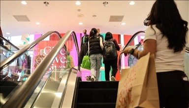 US consumers spent more than $44B online in 5 days of holiday season