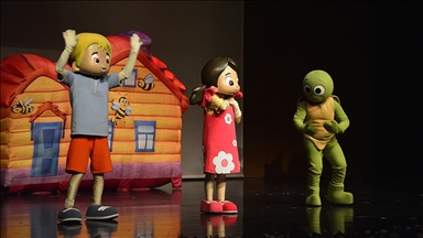 Niloya'nın 200 içeriği işaret diline çevrildi