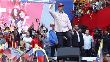 Presidenti venezuelas Maduro kërcen me remiksin e fjalimit të tij, bën thirrje për paqe me SHBA-në
