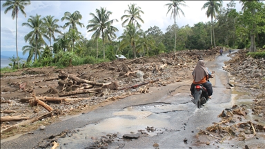 Numri i të vdekurve në Sumatrën e Veriut rritet në të paktën 301 pas përmbytjeve të menjëhershme