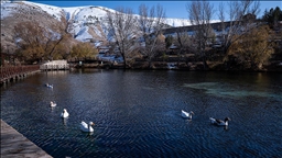 Gökpınar Gölü, doğaseverlere iki mevsimi aynı anda yaşatıyor