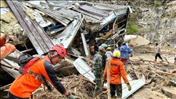 Число жертв наводнений и схода оползней в Индонезии возросло до 604 человек