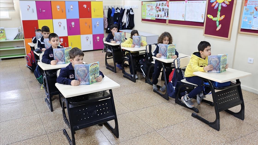 Gaziantep'te öğretmen ve öğrencilerinin yazdığı kitabın geliri Filistin'e gönderilecek