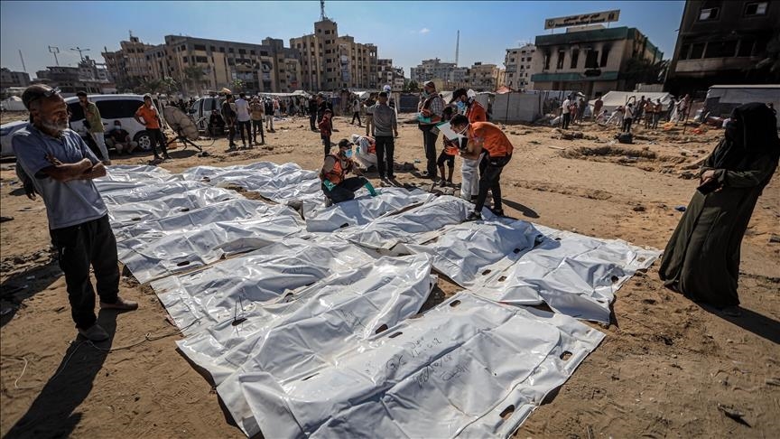 صحة غزة: بدء نقل جثامين الفلسطينيين المدفونة في "الشفاء" الأحد