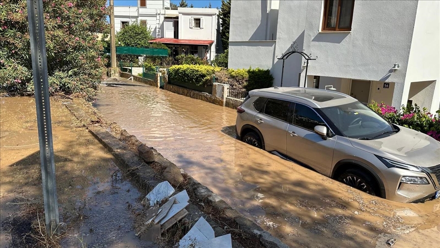 Bodrum'da içme suyu isale hattı patladı