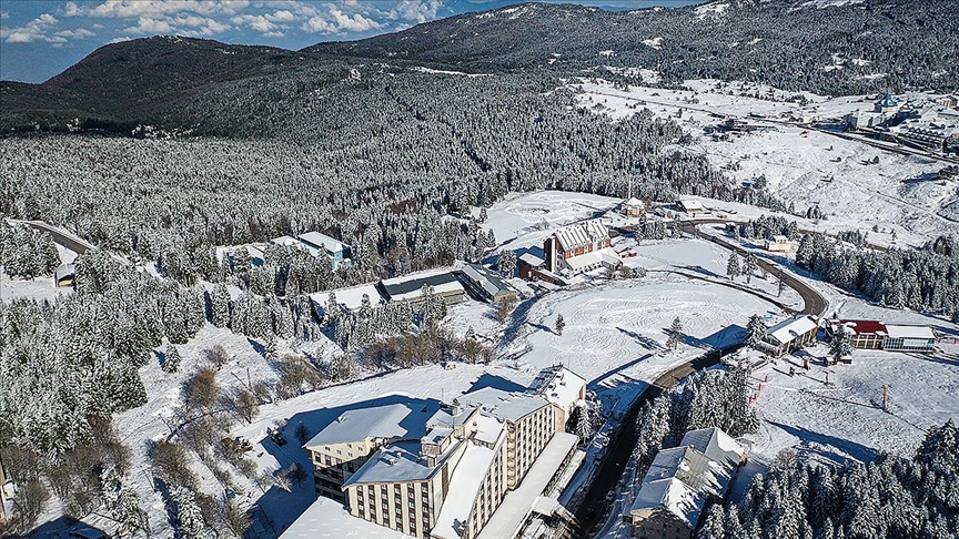 Kış turizmi merkezlerinden Uludağ'a yağan kar rezervasyonlara hareketlilik getirdi