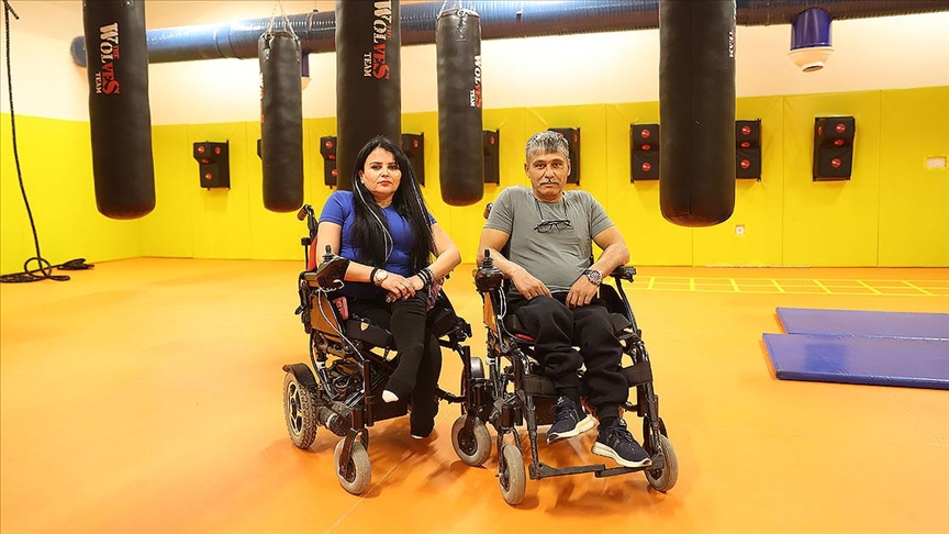 Engelli çift halterle hayata daha güçlü tutunuyor