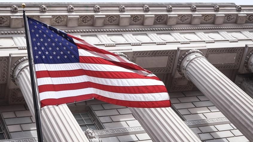 US private payrolls unexpectedly decline in November