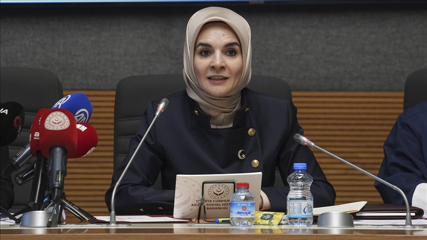 Bakan Göktaş: Sosyal ağ sağlayıcılarına 15 yaşından küçük çocuklara hizmet sunmama yükümlülüğü getirilmesini öneriyoruz