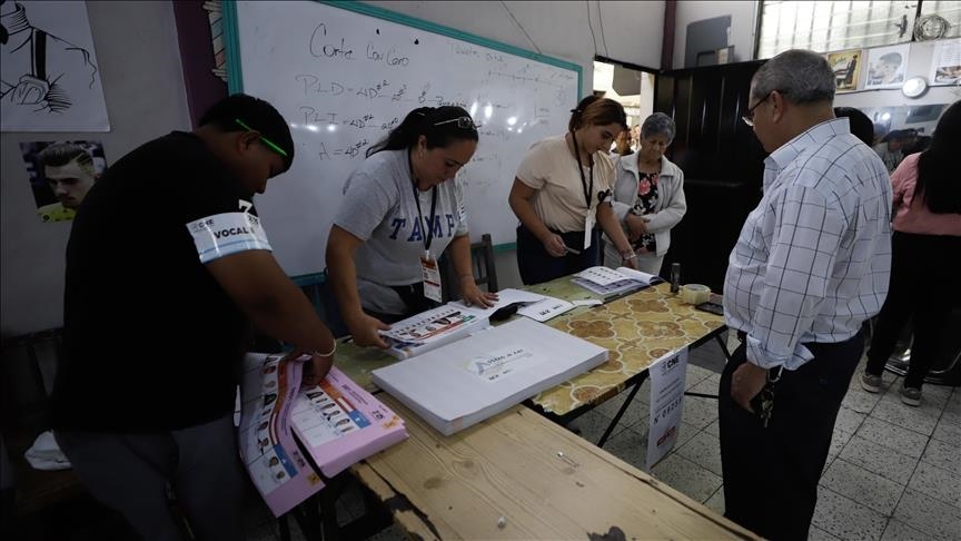 Electoral count in Honduras resumes amid fraud accusations, boycott
