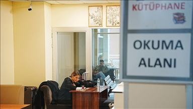 Çanakkale otogarında yolculara kütüphane hizmeti