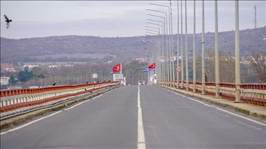 Protesting Greek farmers block Greece-Türkiye border gate