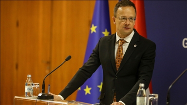 La Hongrie promet de contester le plan de l’UE visant à éliminer progressivement les carburants russes