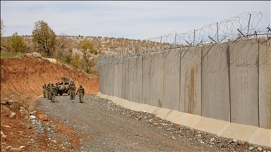 Li Hekariyê li ser sînorê Iraqê 2 hezar û 152 metro dîwarê ewledariyê hat çêkirin