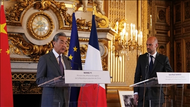 Chine - France : Barrot et Wang Yi discutent des principales crises internationales