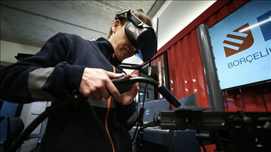 Çelik fabrikasında kurulan teknik akademide simülatörlerle 5 branşta operatör yetiştiriliyor